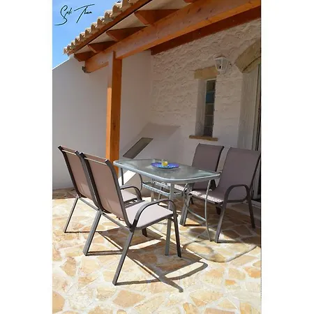 Spiti Thea Makrádes